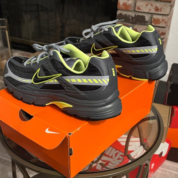 Nike Initiator Running Shoes Black Grey Volt 394055-023 - Picture 5 of 6